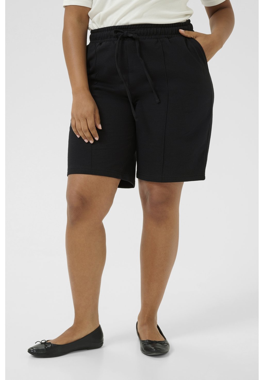 

Шорты Tracksuit bottoms Kaffe Curve, цвет Black Deep