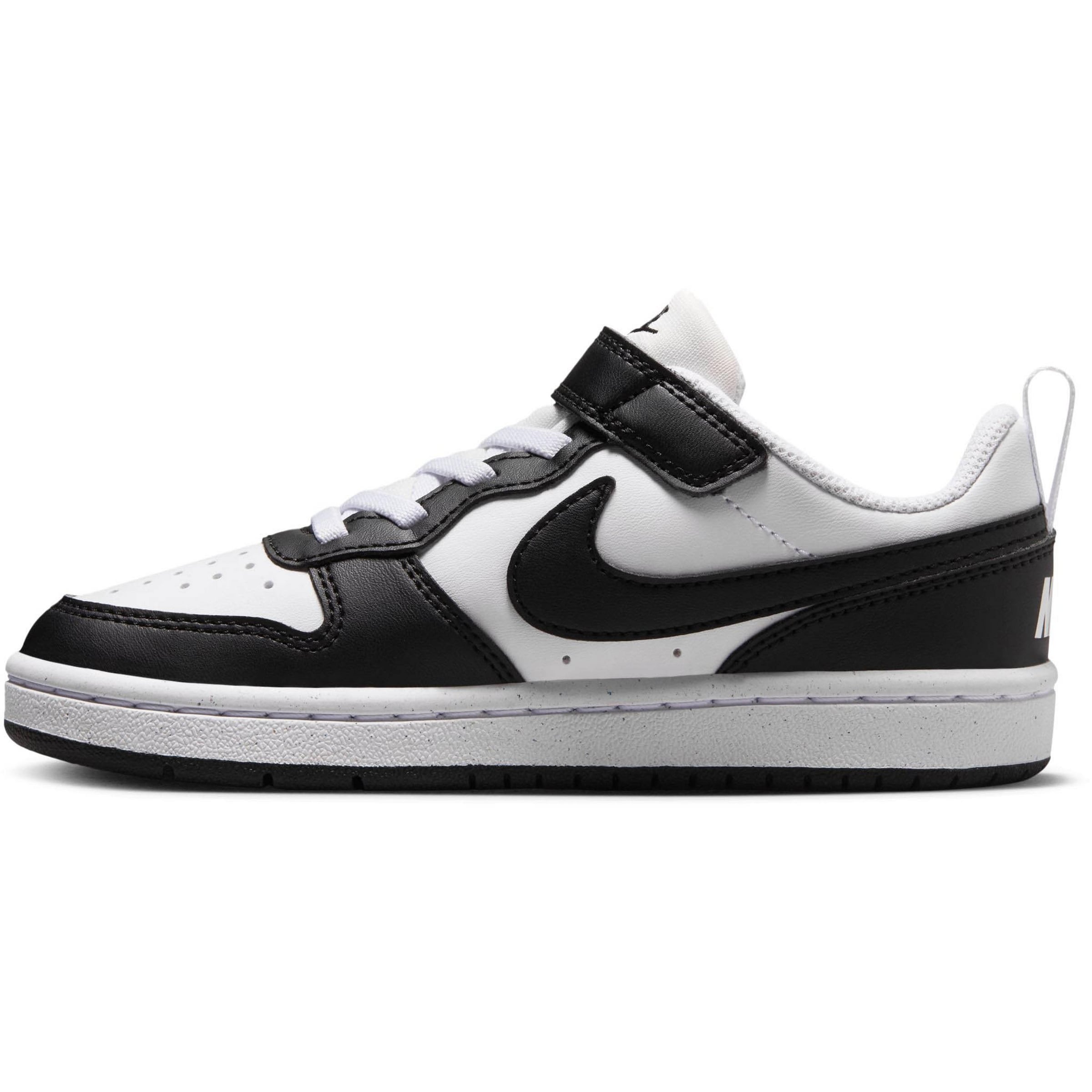 Nike Sportswear Кроссовки в черно-белом цвете