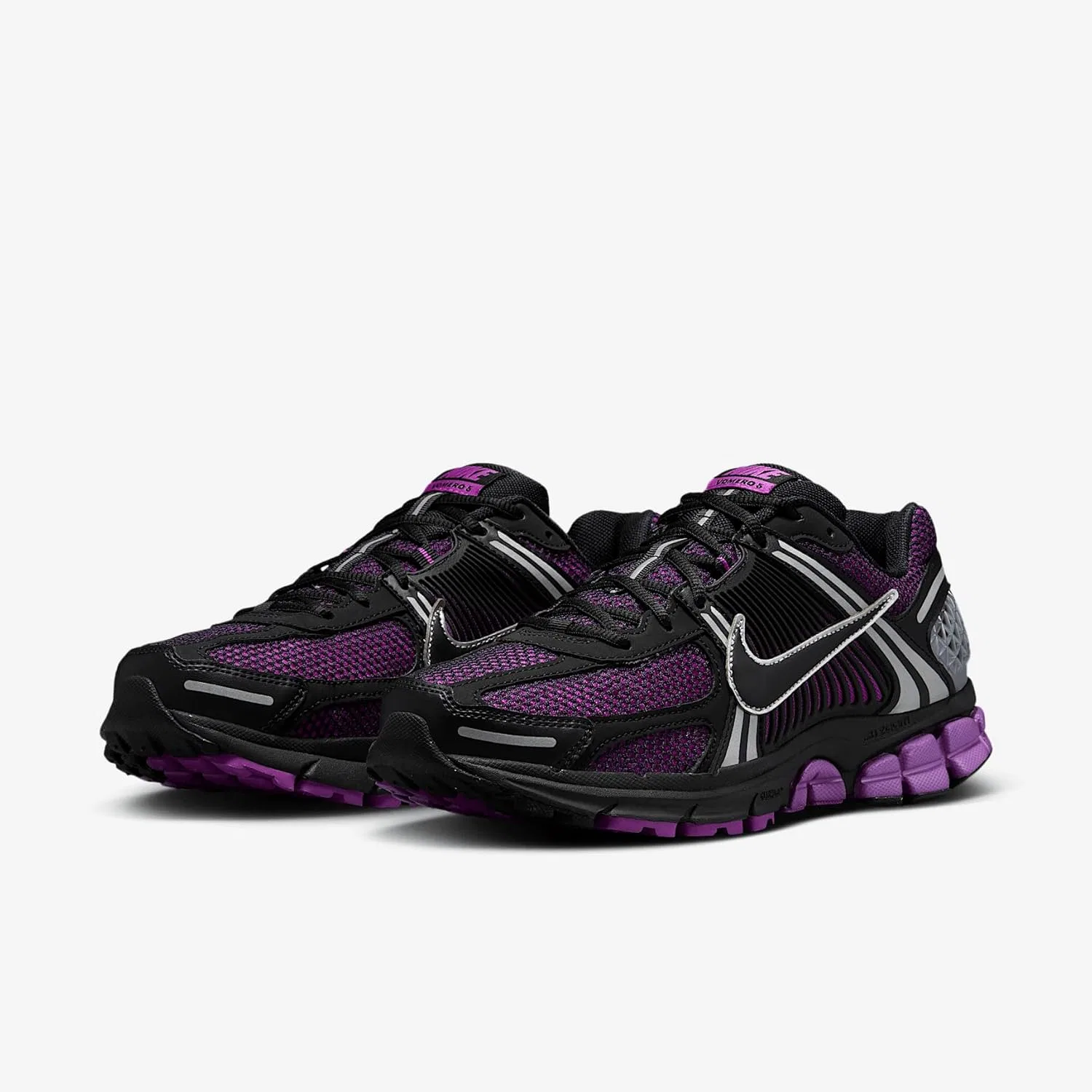 Кроссовки мужские Nike Zoom Vomero 5, Vivid Purple/Metallic Silver/Black — фото 2