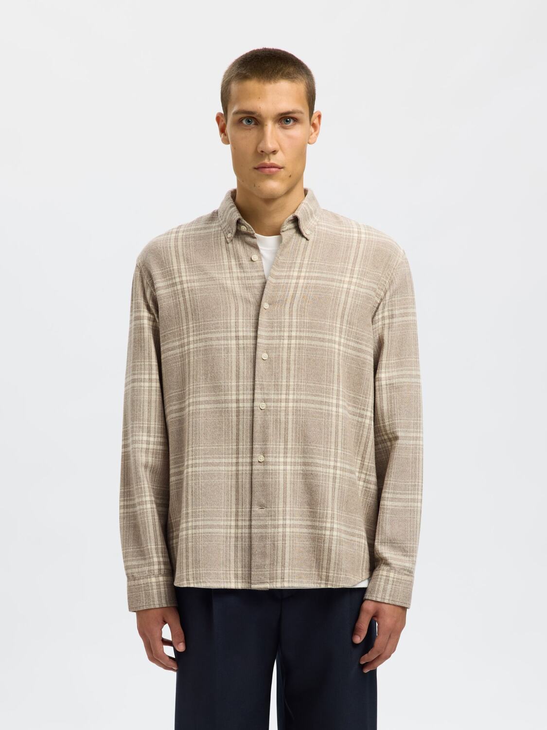 

SELECTED Рубашка на пуговицах бежевого цвета Regular fit