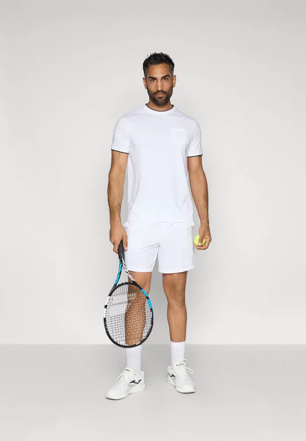 Короткие спортивные шорты в классическом стиле Lacoste Sport, White — фото 2