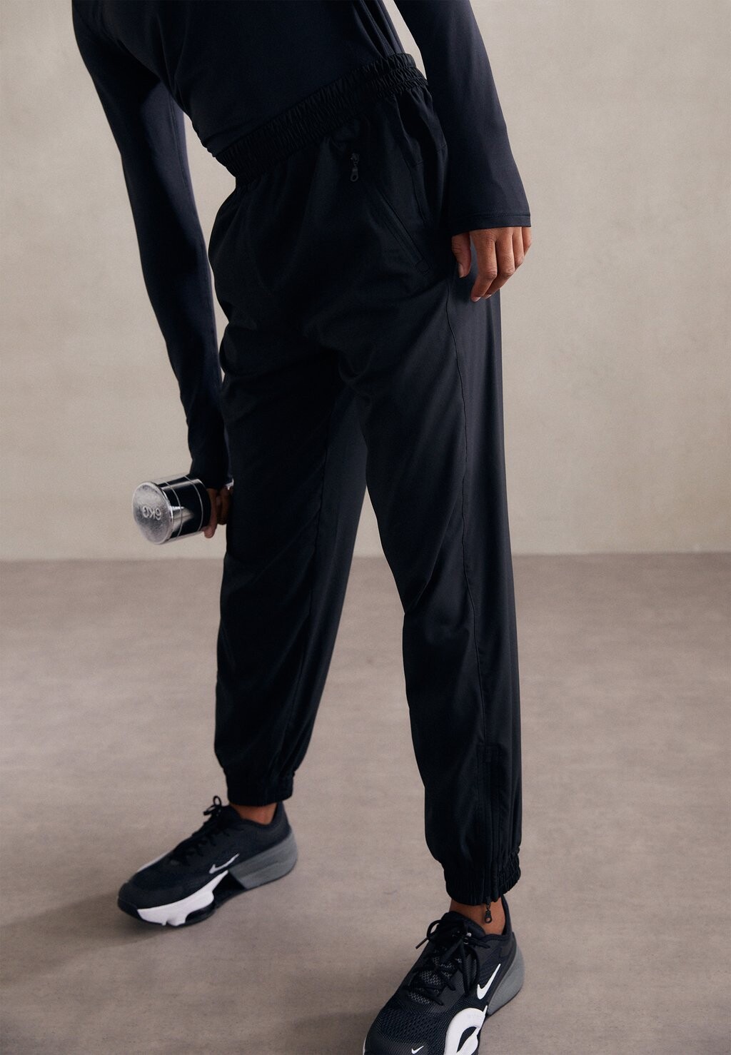 

Спортивные брюки SUMMIT TRACK PANT Girlfriend Collective, черный