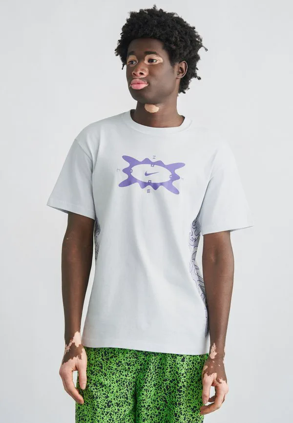 Футболка со светоотражающим принтом в виде велосипеда. Nike Sportswear, Off White