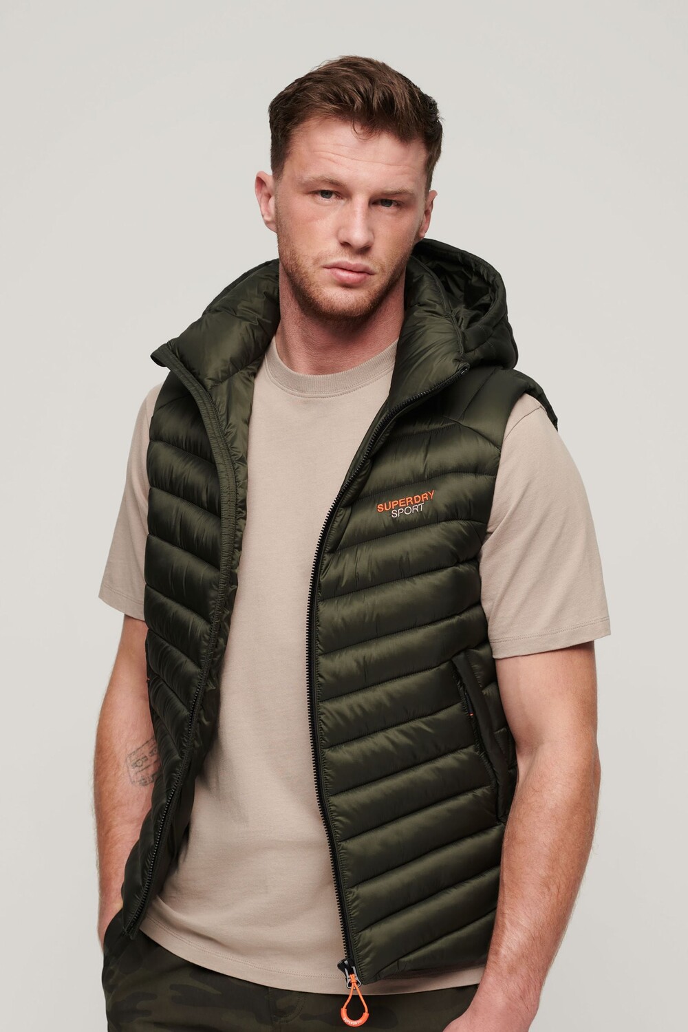

Утепленный жилет Fuji с капюшоном Superdry, зеленый