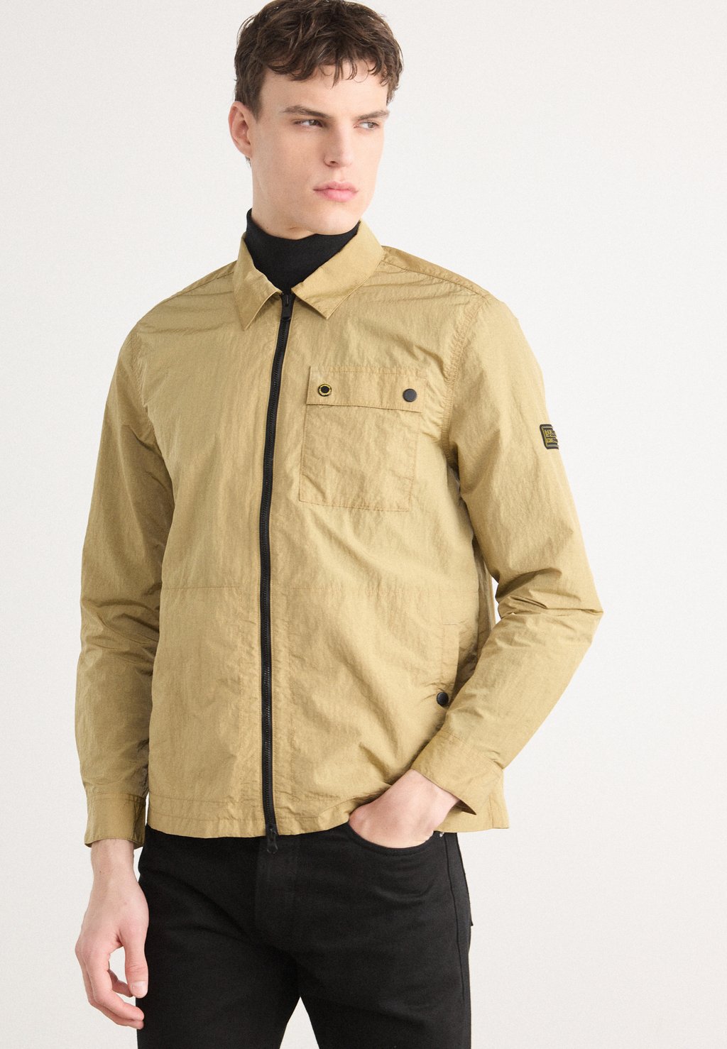 

Легкая куртка INLINE OVERSHIRT Barbour International, цвет Camel