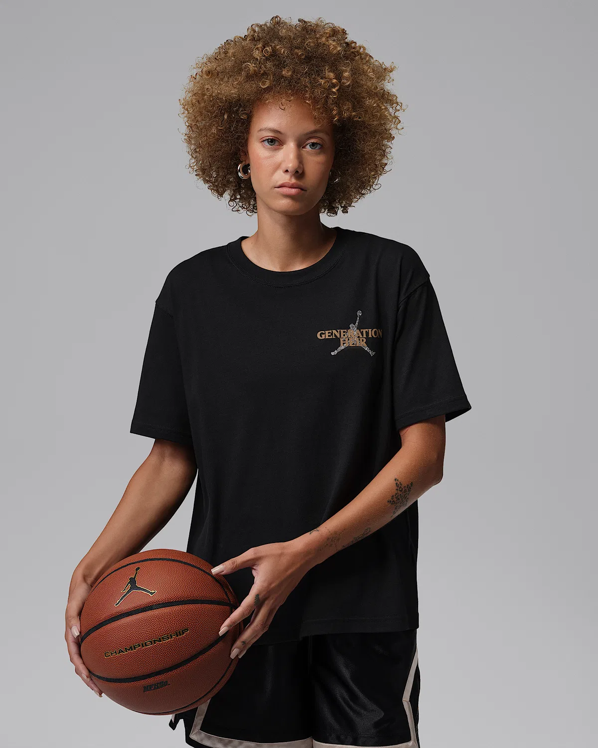 Женская футболка Dri-FIT с принтом Jordan Sport, Black/Metallic Gold/White — фото 2