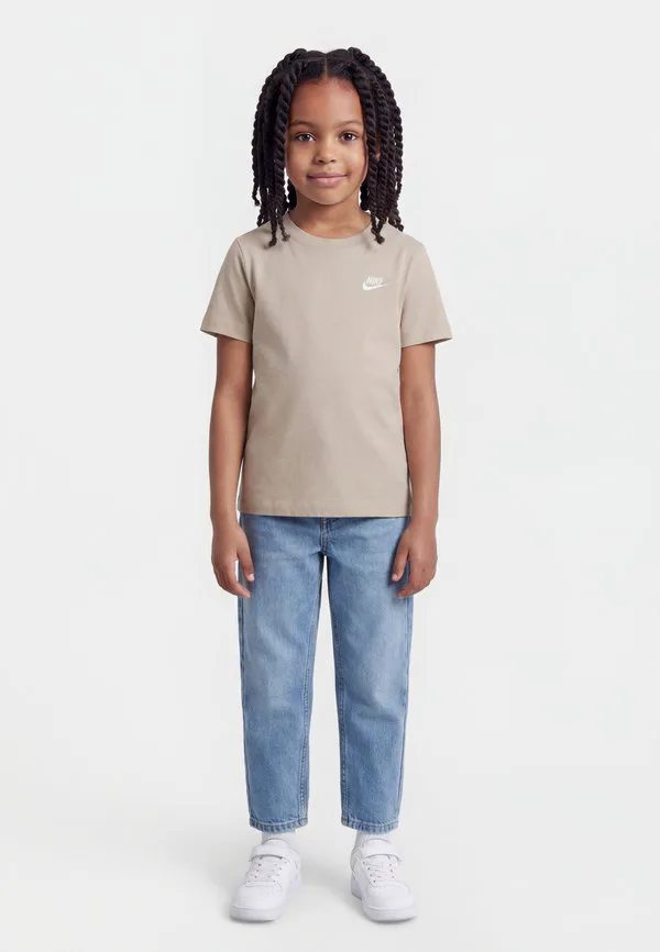 Футболка унисекс tee futura Nike Sportswear, Cream