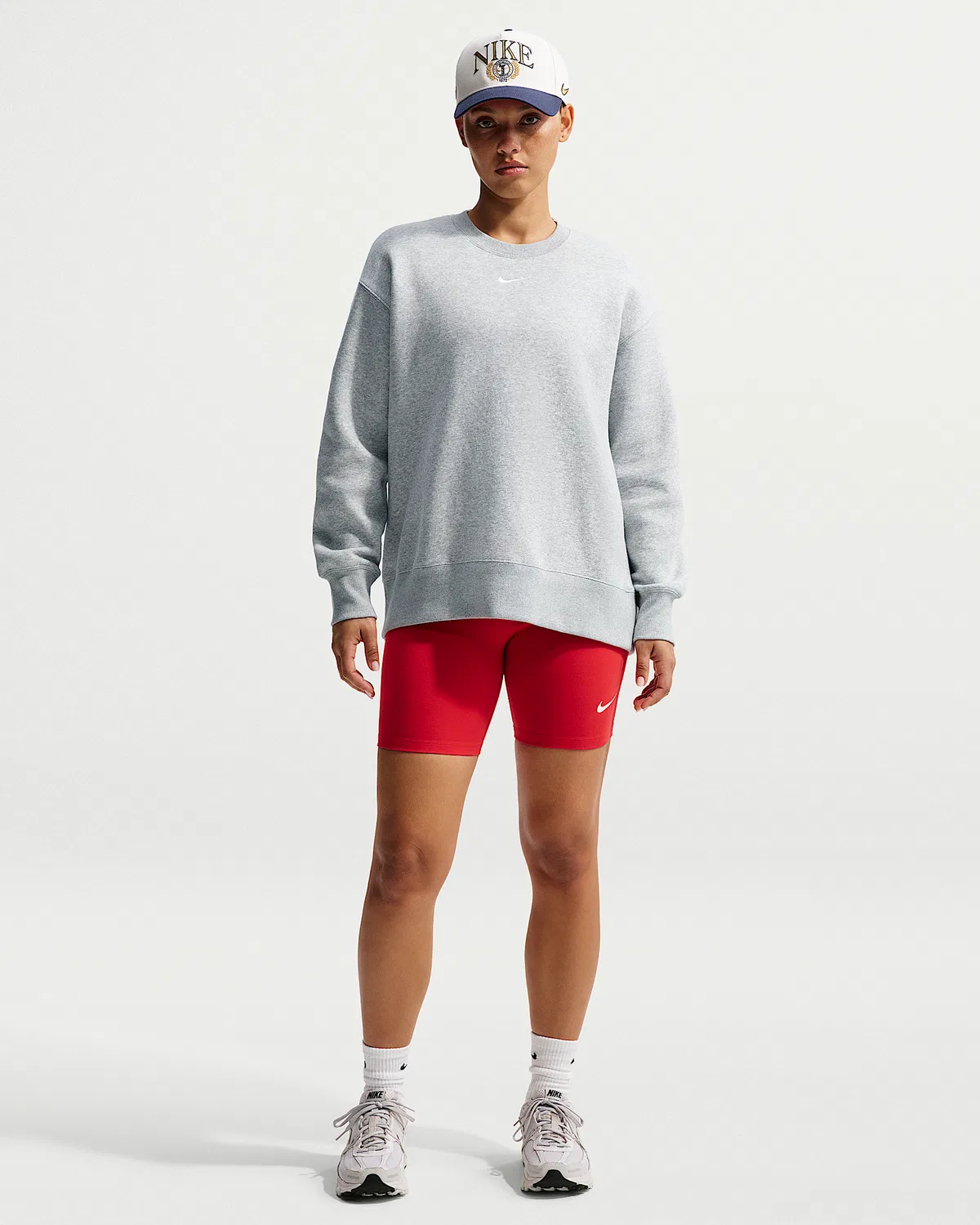 Женский оверсайз свитшот с круглым вырезом Nike Sportswear Phoenix Fleece, Pure Platinum/Heather/Sail — фото 4