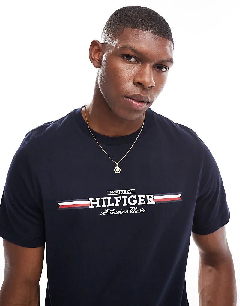 

Футболка с полосками на груди в темно-синем цвете Tommy Hilfiger