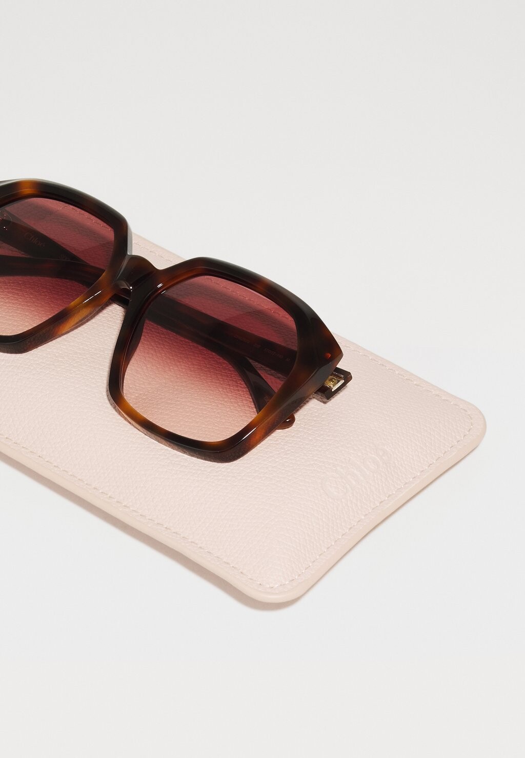

Солнцезащитные очки CHLOÉ, черный