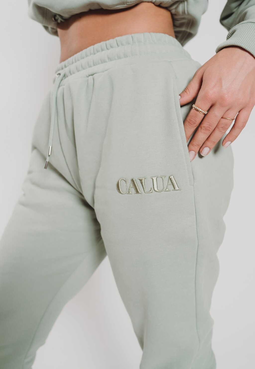 

Спортивные брюки ESSENTIAL CALUA, цвет Mottled Light Green