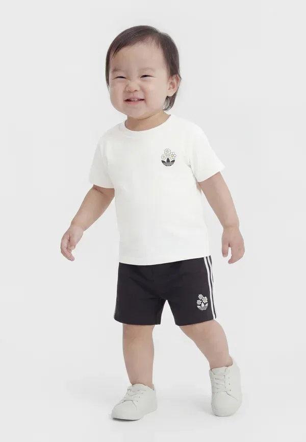 Шорты Adidas Originals Alice in wonderland set, белый/черный