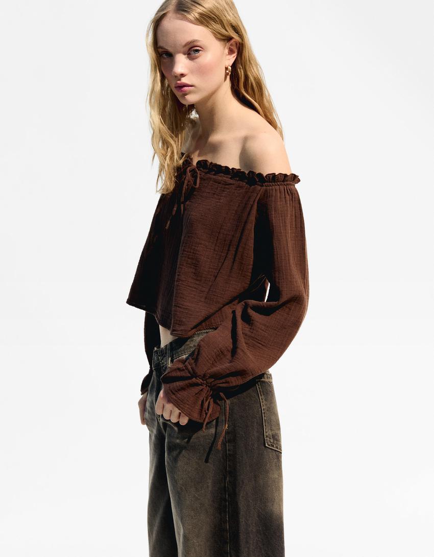

Блузка с открытыми плечами и завязкой Bershka, коричневый