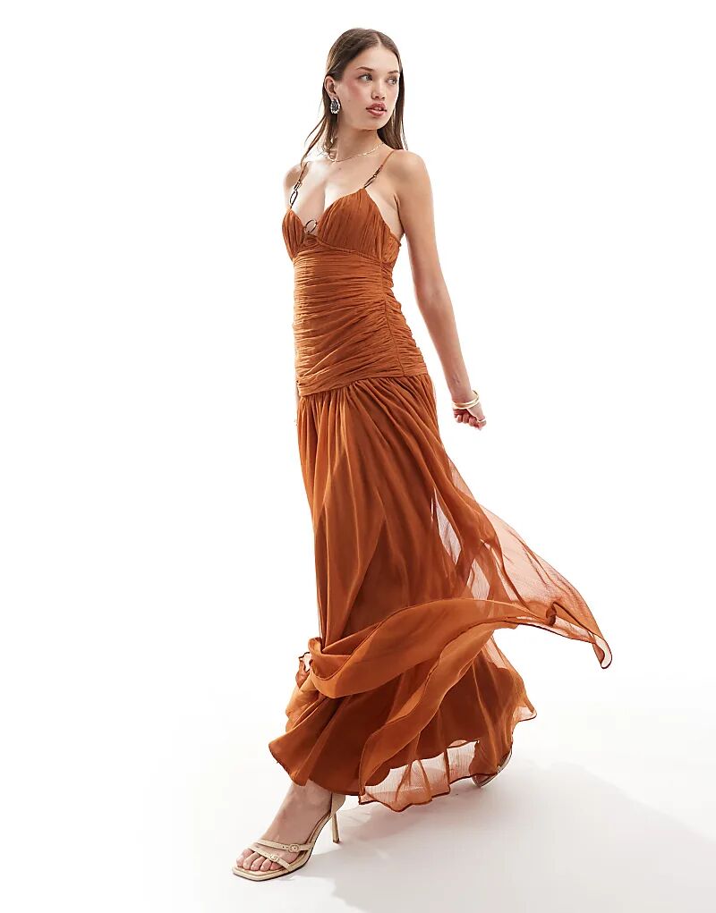 

Макси-платье с рюшами и золотой фурнитурой коричневого цвета ASOS DESIGN