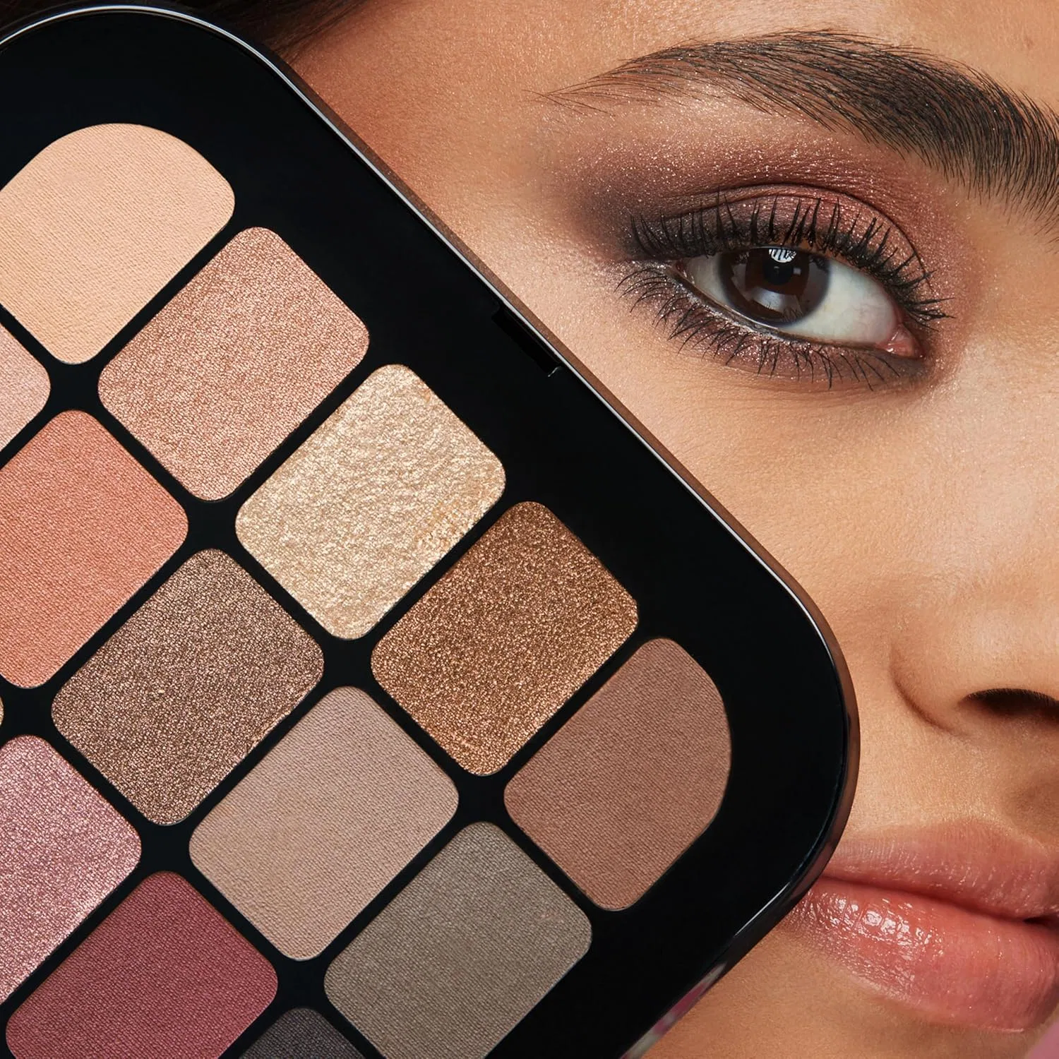 Палетка теней KIKO Milano Master Eyeshadow Palette 01 с 15 матовыми и металлическими оттенками Kiko Milano — фото 4