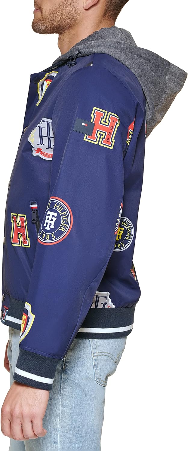 Мужская модная куртка-бомбер Tommy Hilfiger с прикрепленным трикотажным капюшоном, Navy Flag Print — фото 3
