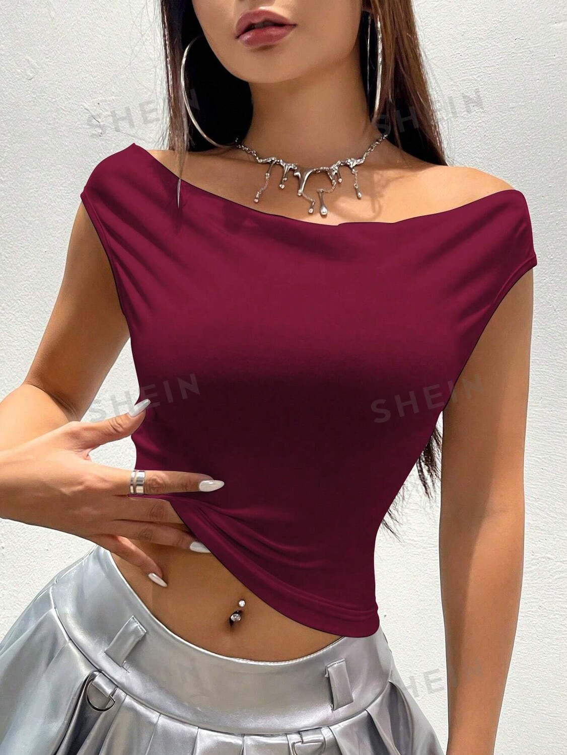 

Футболка приталенная Shein Icon с круглым вырезом, бургундия