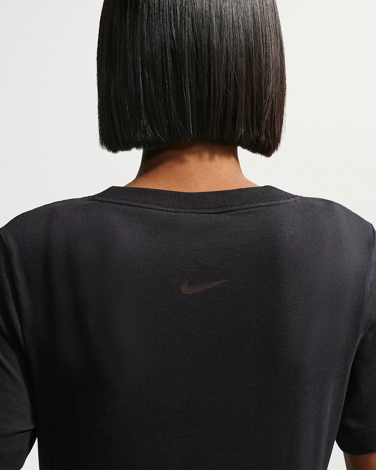 Женская облегающая футболка с коротким рукавом и выжженным логотипом Nike Sportswear, Black/Black — фото 2