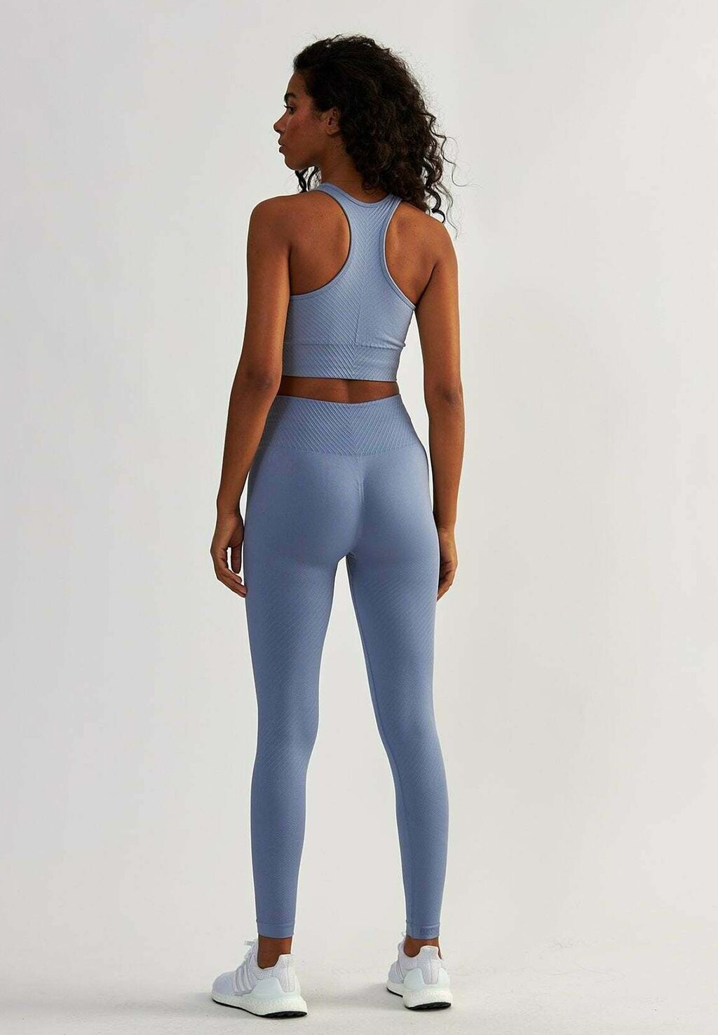 

Спортивный бюстгальтер средней поддержки FORCE SEAMLESS BeShaped, синий