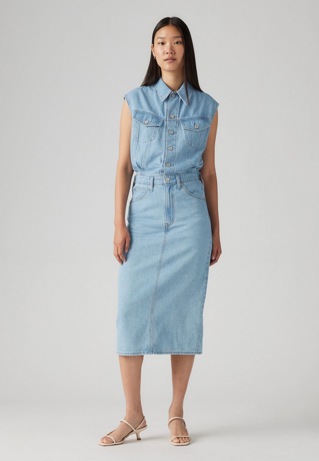 

Джинсовое платье ICONIC SLEEVELESS DRESS Levi's, цвет Wrapped In Blue
