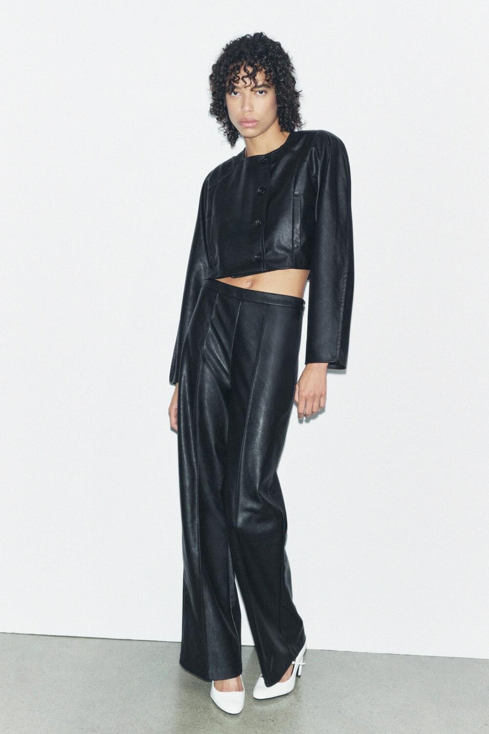 

Брюки из искусственной кожи ZARA, черный