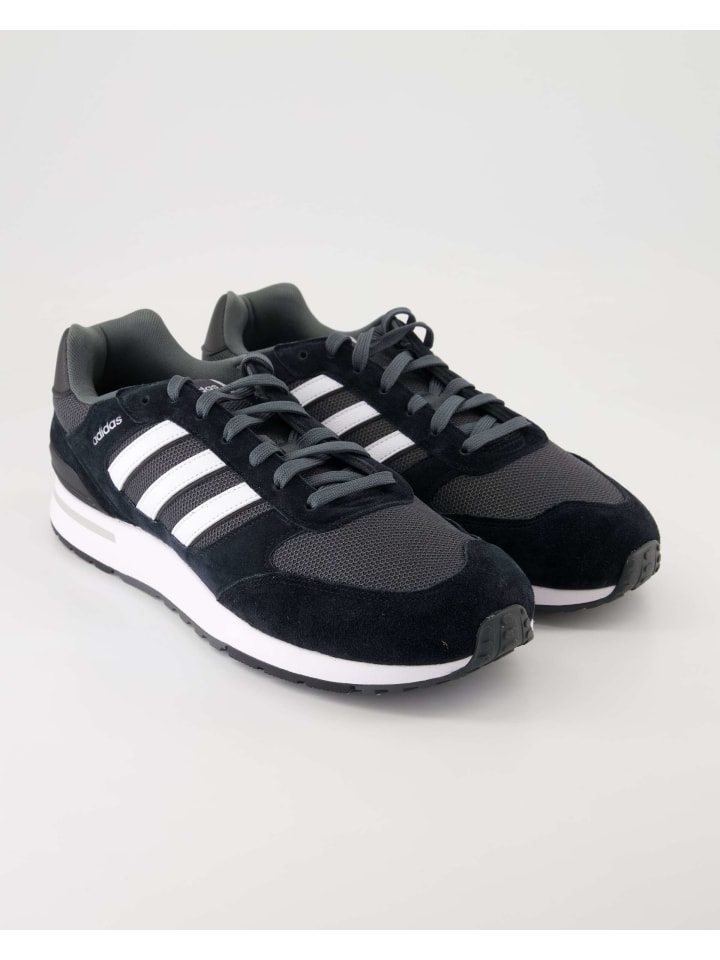 

Кроссовки на шнуровке adidas, черный