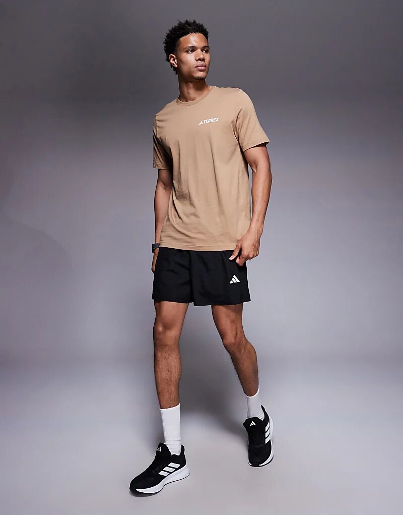 Футболка Adidas Outdoor Terrex Mountain коричневого цвета — фото 2
