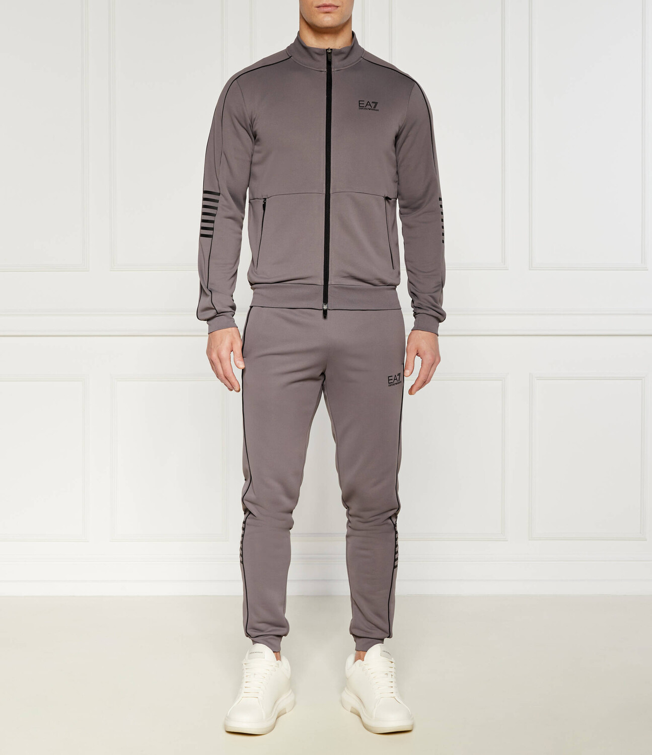 

Спортивный костюм EA7 Slim Fit, серый