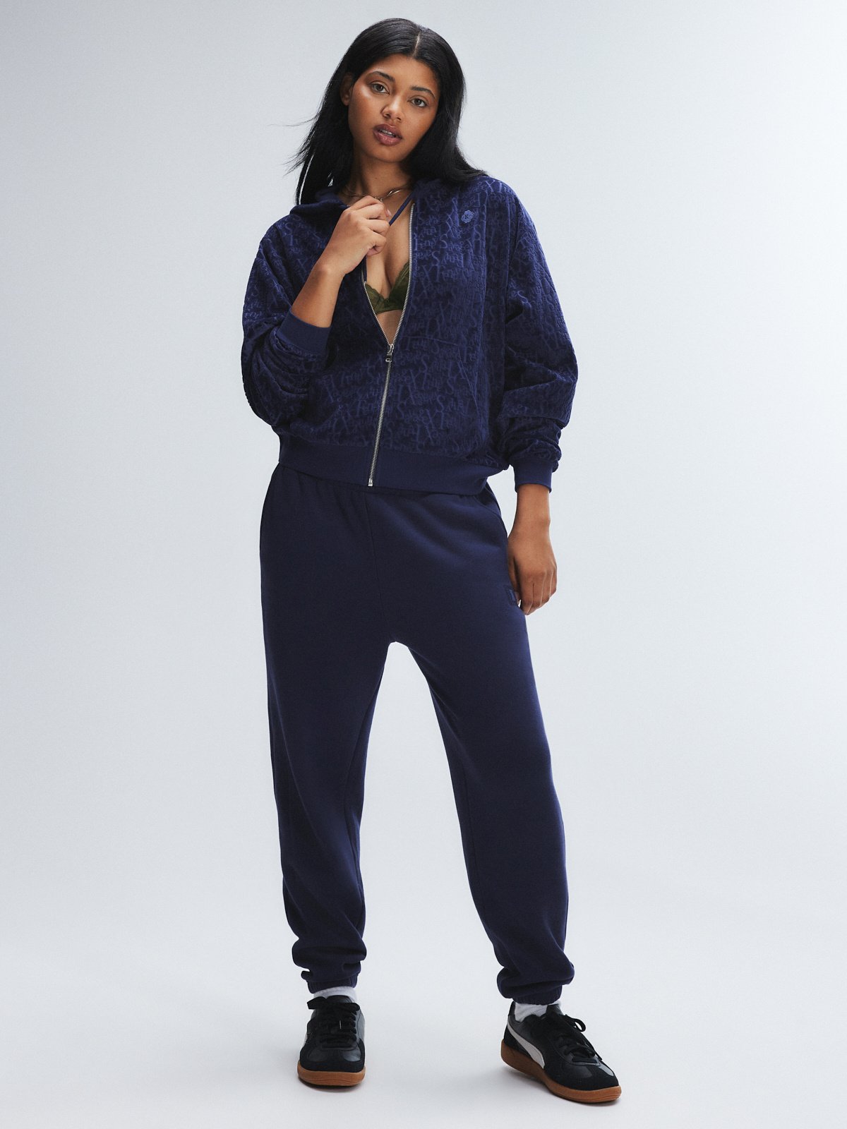 

Спортивные штаны Savage X Fenty Essential Fleece Classic, цвет Dark & Stormy Blue