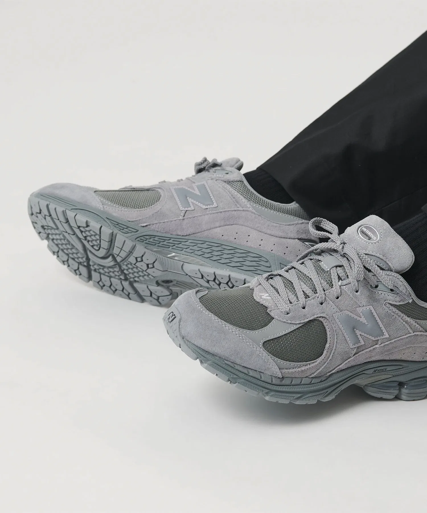Мужские кроссовки New Balance 2002R — фото 3