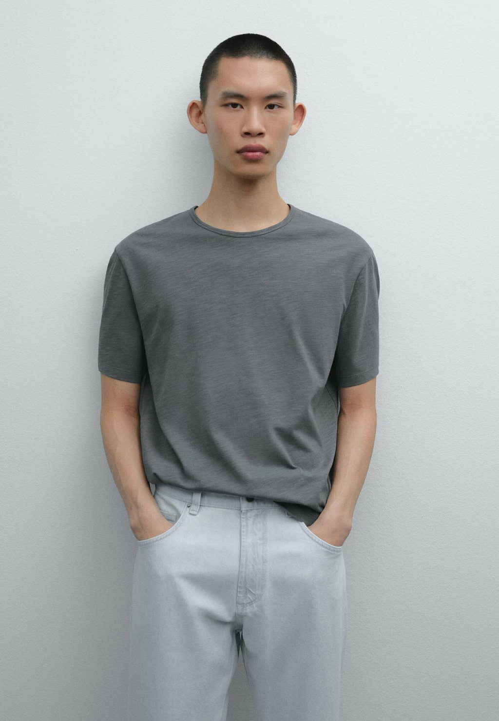 

Базовая футболка WITH DETAIL Massimo Dutti, цвет Mottled Dark Grey