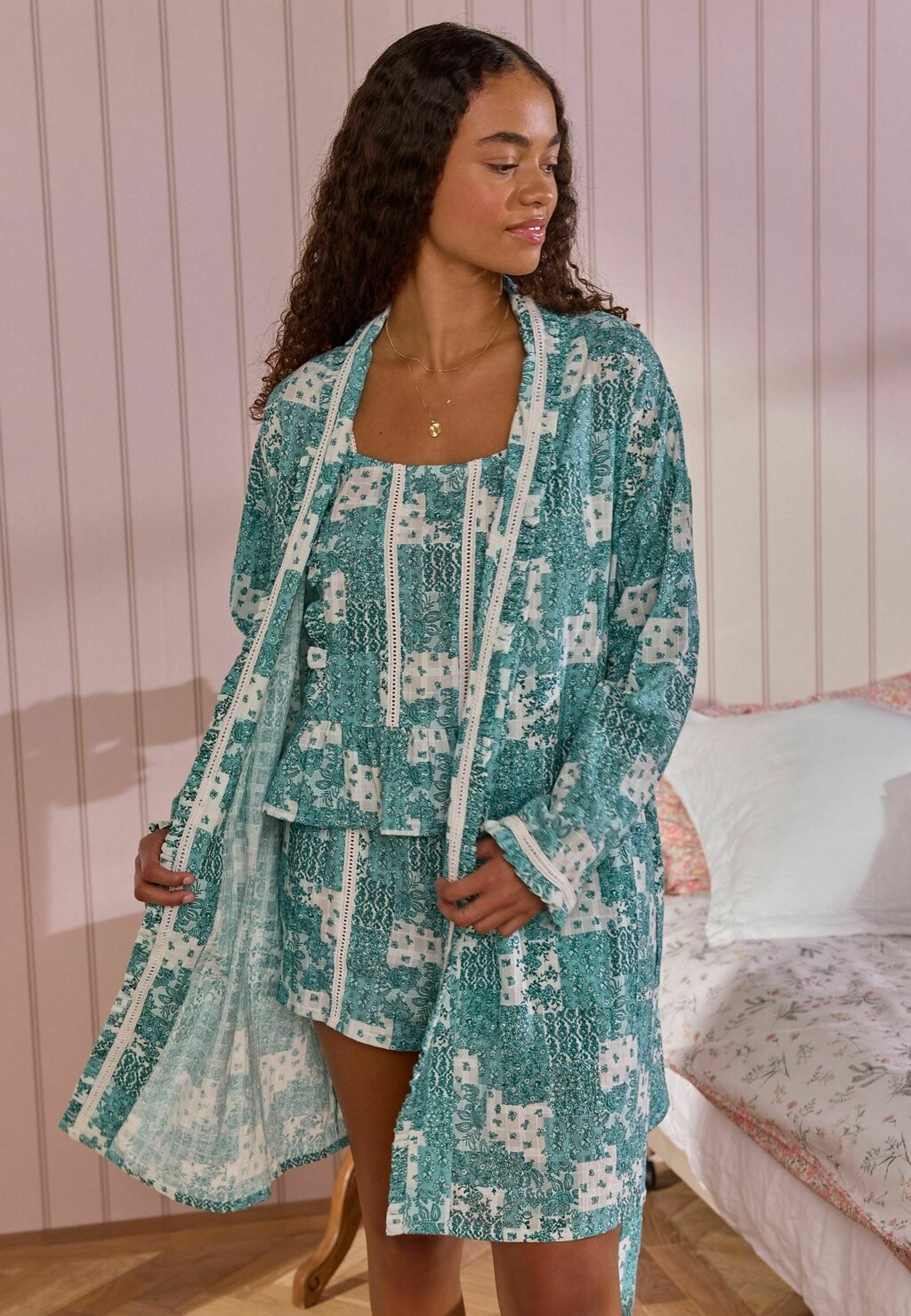 

Халат REGULAR FIT Laura Ashley, зеленый