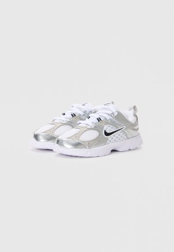 Кроссовки v5 унисекс Nike Sportswear, White/Black/Vast Grey/College Grey — фото 2