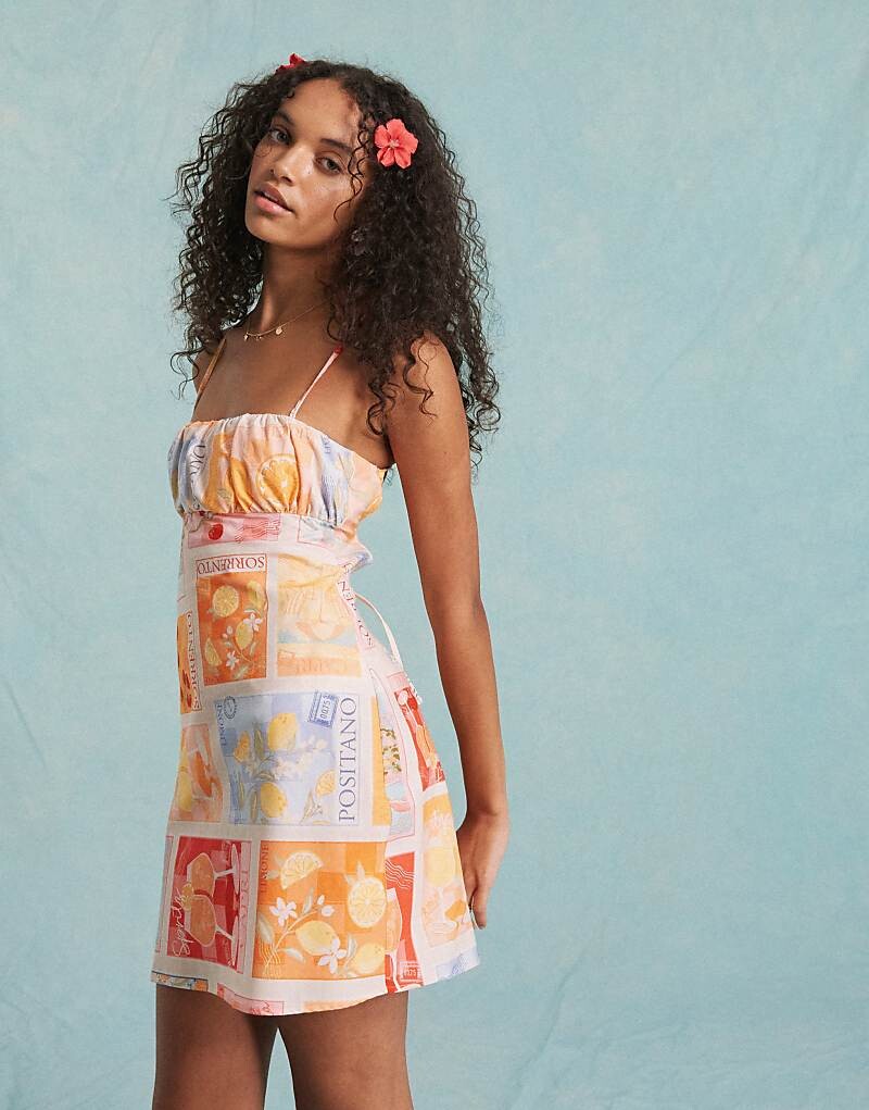 

Мини-платье Miss Selfridge – из поплина со шнуровкой на спине, узор открытка