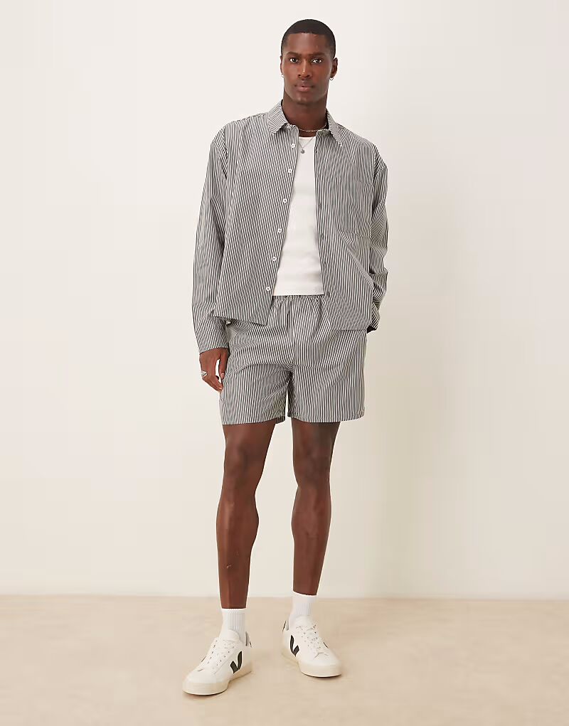 

Короткие полосатые шорты ASOS DESIGN серого цвета