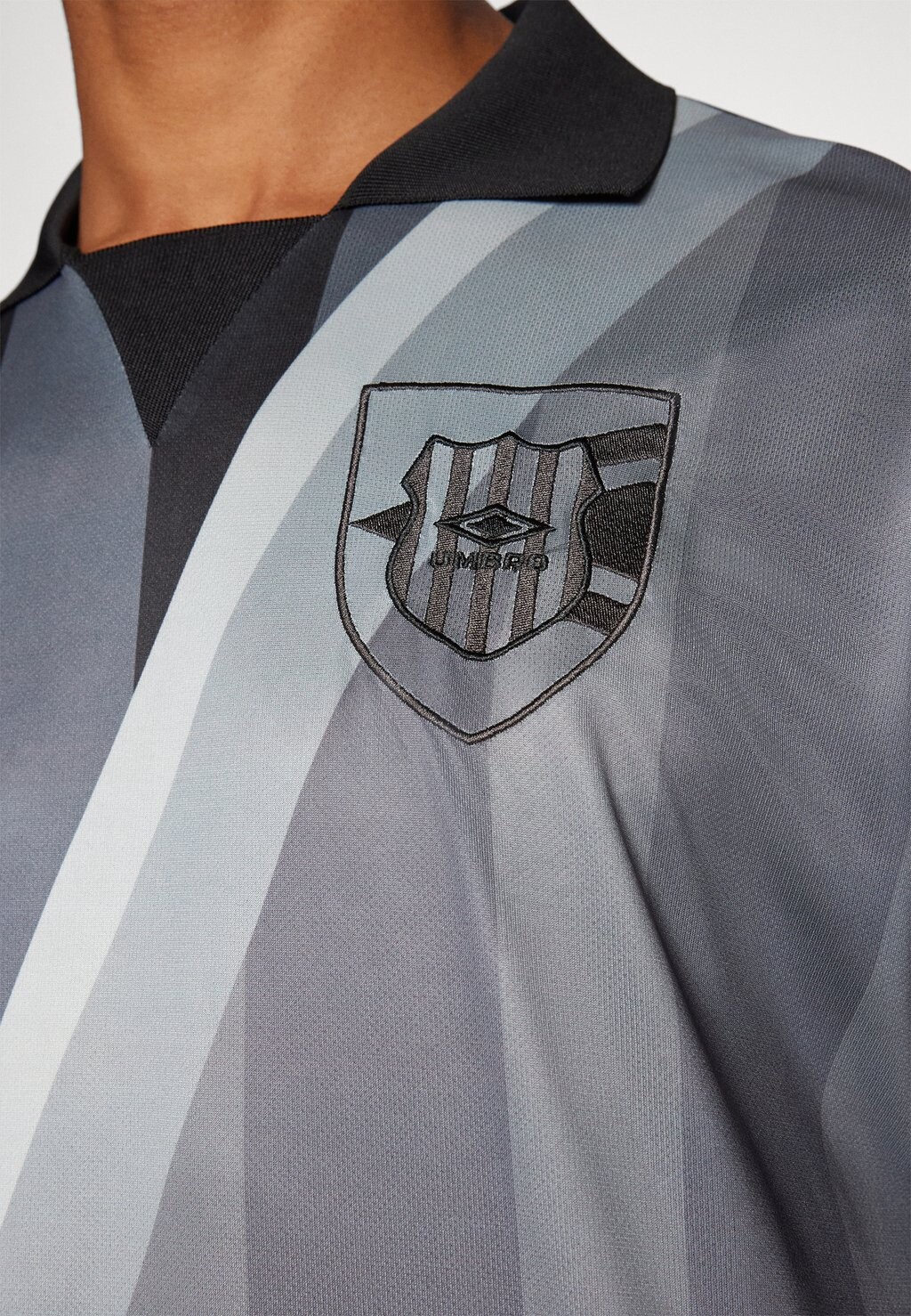 

Футболка с принтом MASH UP Umbro, черный