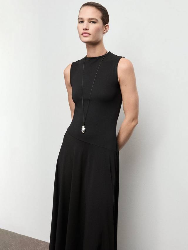 

Платье макси Crepo с плиссировкой Mango, Black