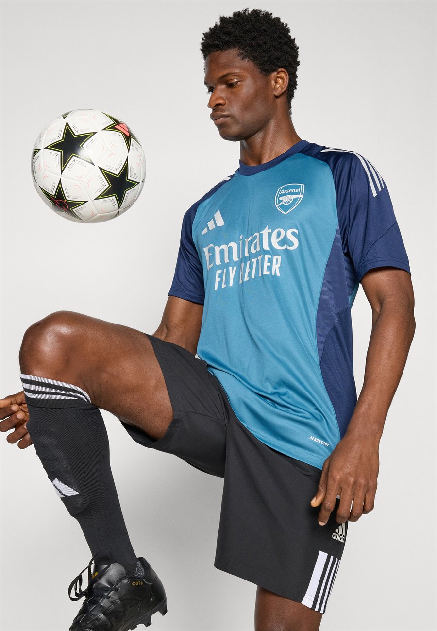 Футболка Adidas Performance ARSENAL FC 25/26 TIRO 25 COMPETITION TRAINING, Blanch Blue/Night Indigo/Blue — фото 4
