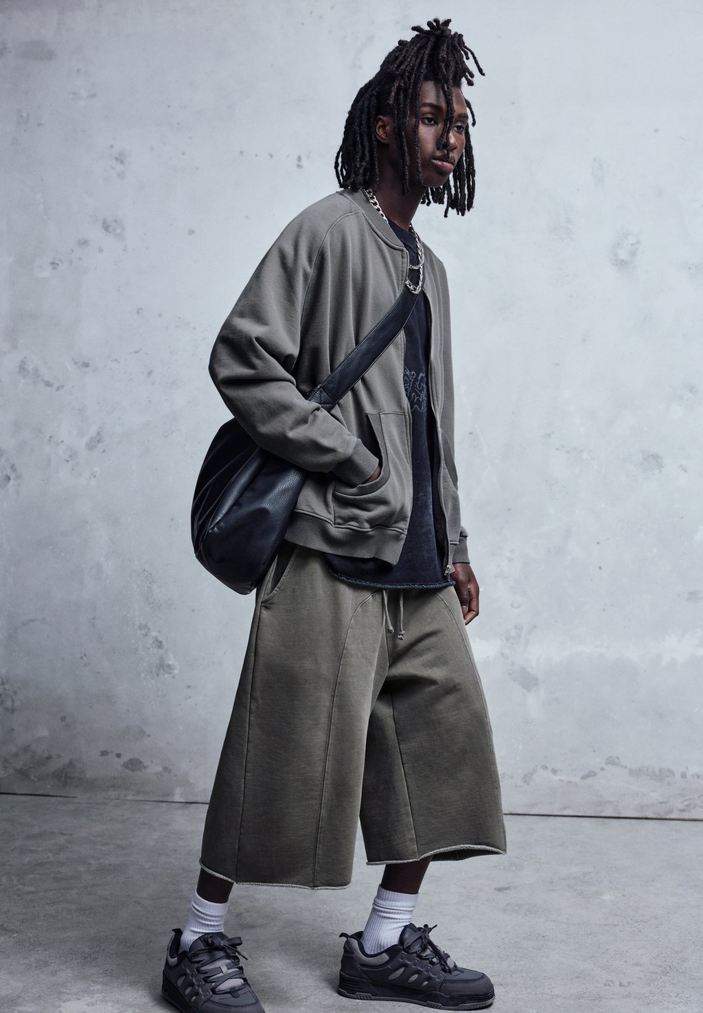 

Сумка через плечо Across body bag PULL&BEAR, черный