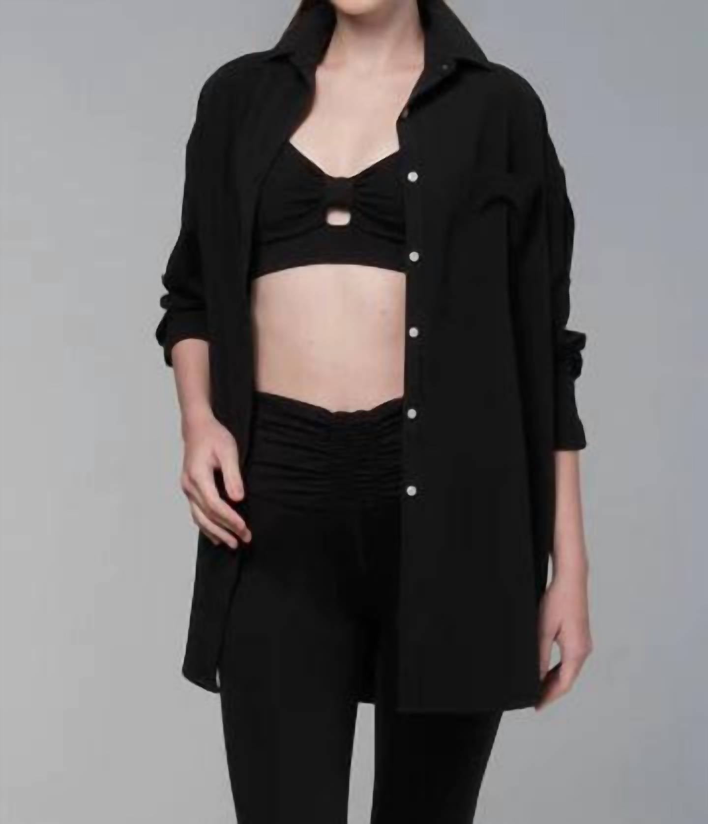 

Водонепроницаемая рубашка Chez-Mise в черном цвете 925 Fit