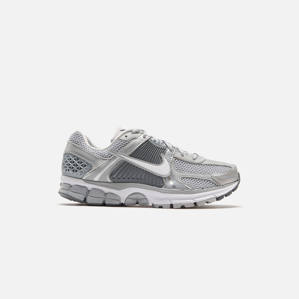 

Кроссовки Nike Zoom Vomero 5, цвет Met Wolf Grey/White/Metallic Silver