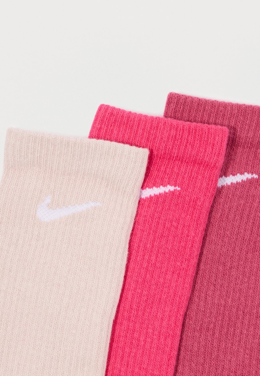 Носки Nike Performance EVERYDAY PLUS CUSH CREW UNISEX 3 PACK, Sweet Beet/Silt Red/Rush Pink/White/Mottled Purple — фото 2