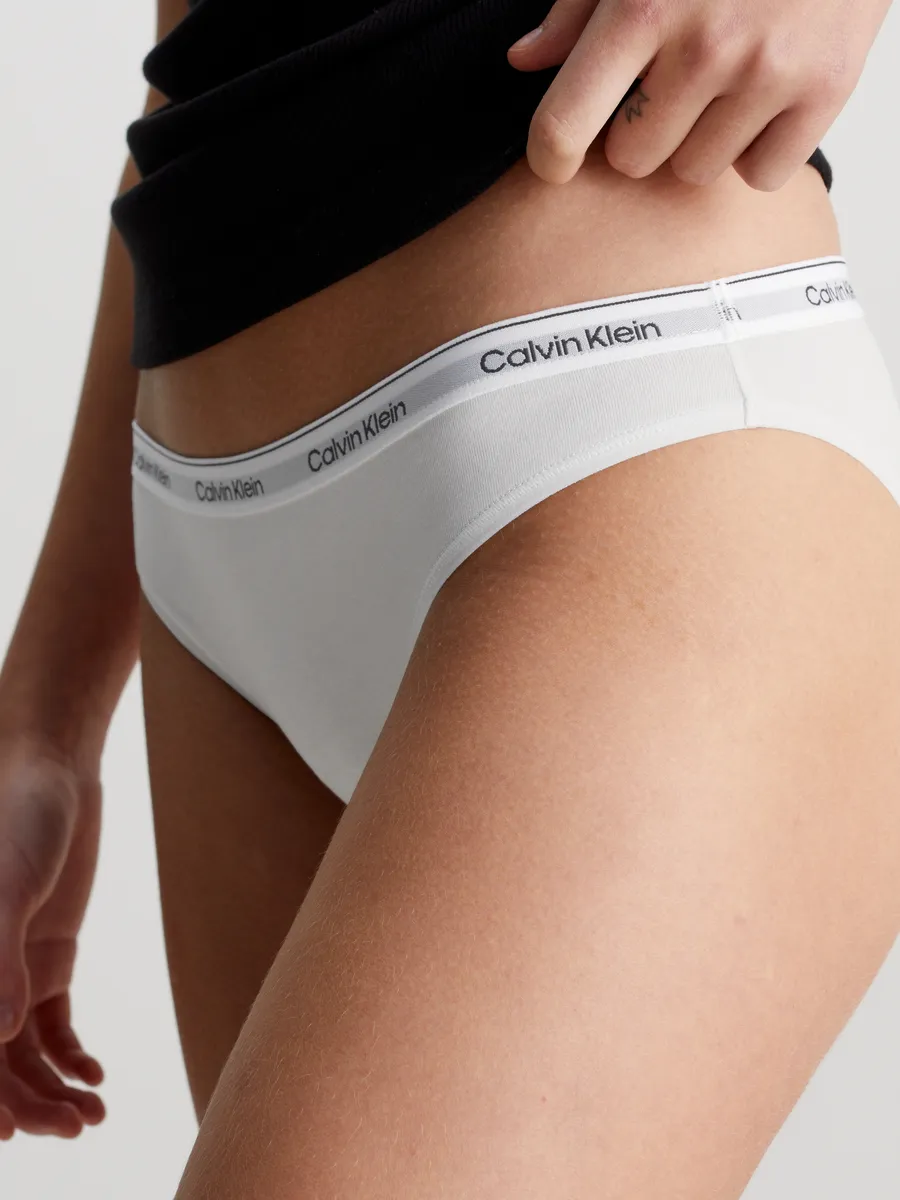 Трусики бикини Calvin Klein Underwear "BIKINI (LOW-RISE)", с логотипом на поясе, белый — фото 3