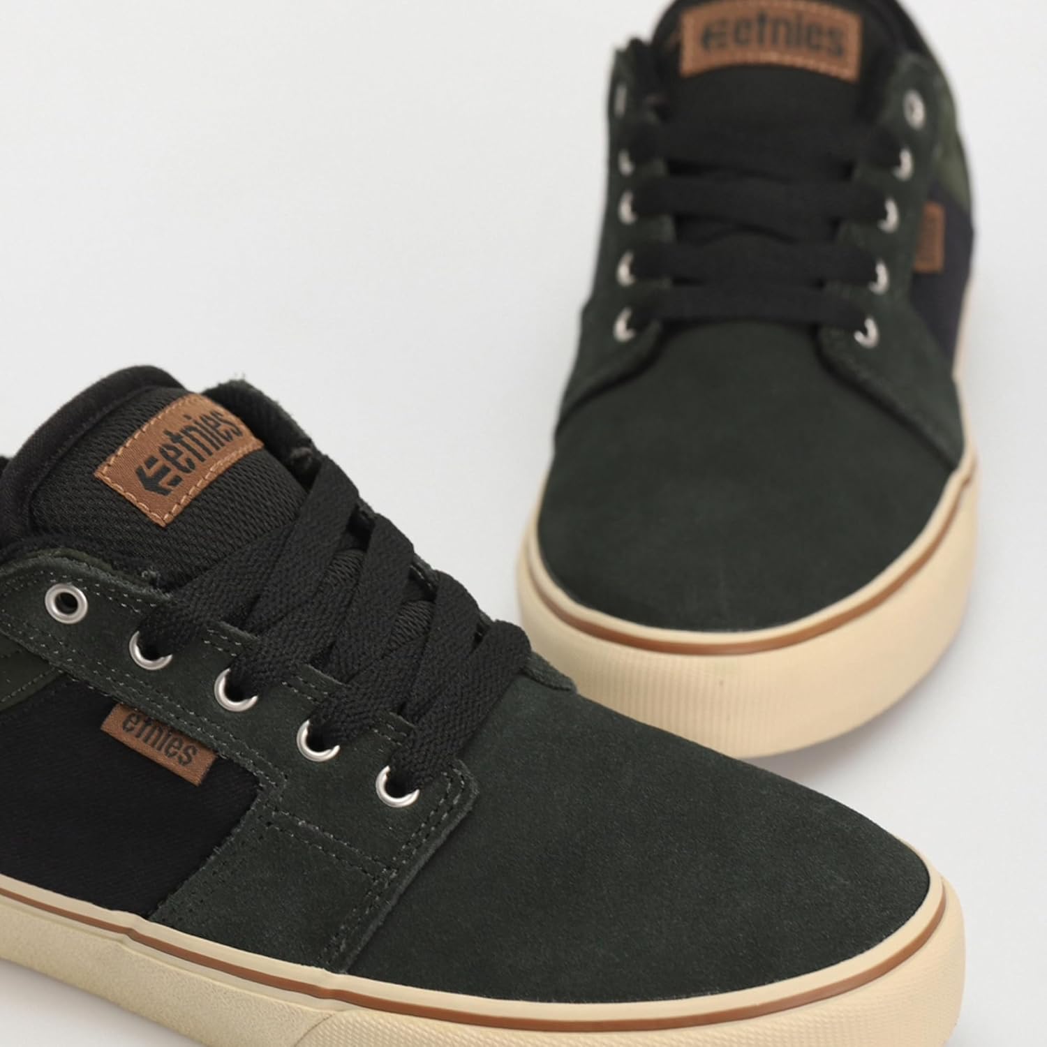 Кроссовки Etnies Barge LS - Классический скейтбордистский стиль, узкий вулканизированный силуэт, массивный бронированный воротник, усиленная вулканизация, амортизация, кроссовки на каждый день, черный/зеленый — фото 2