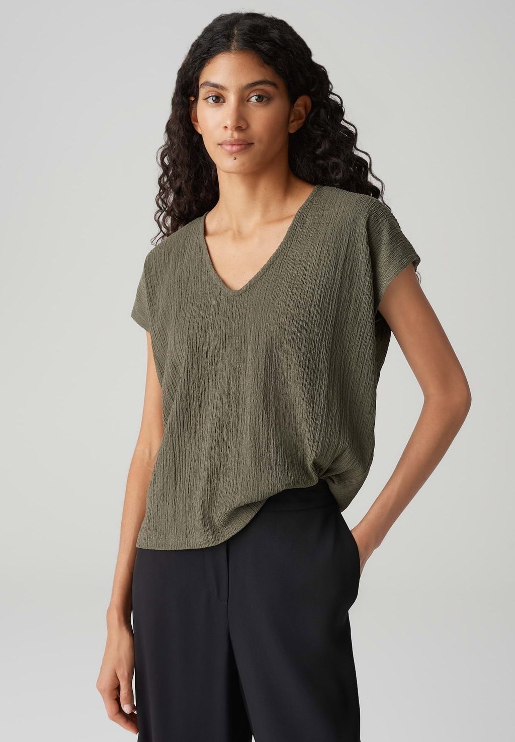 

Базовая футболка BOXY FIT CRASH OPUS, оливковый