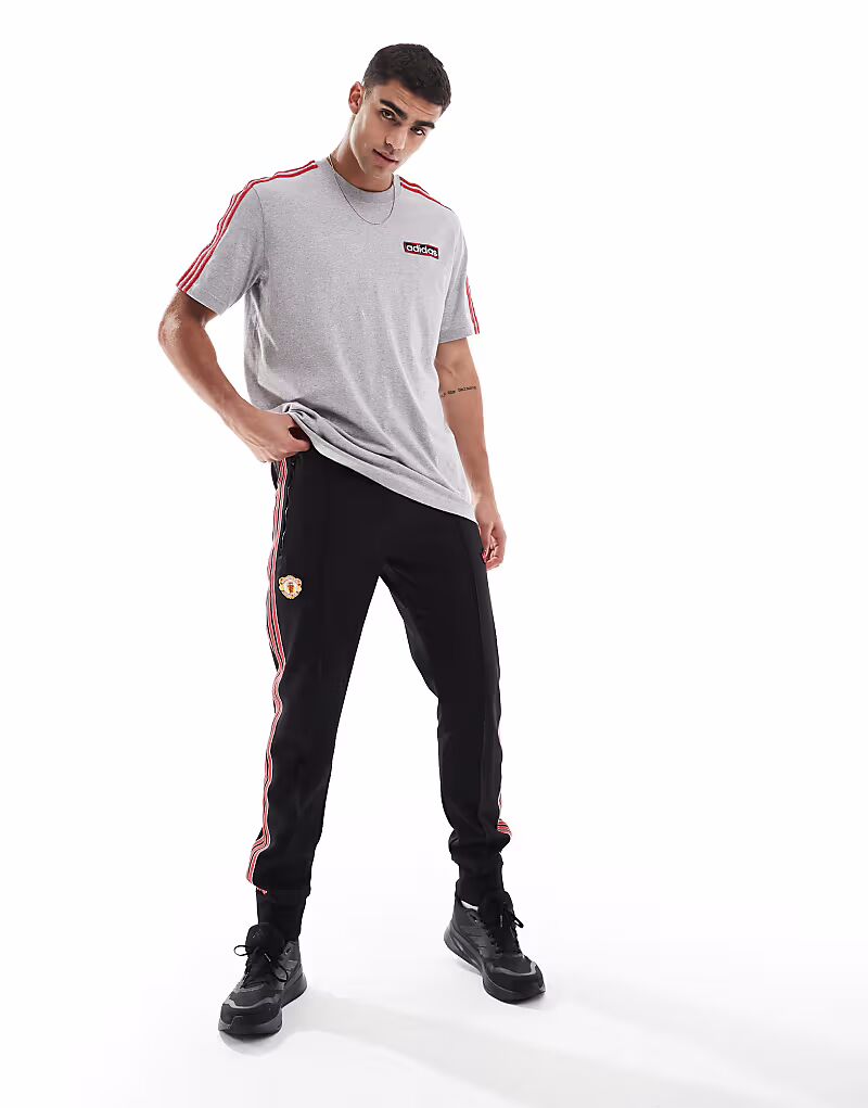 

Adidas Football - Manchester United Icons - Черно-красные спортивные штаны с логотипом Adidas Performance