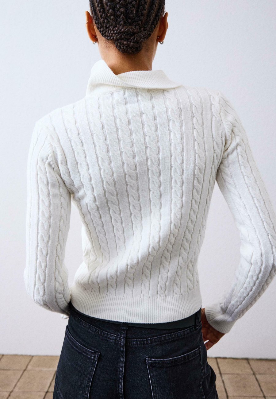 

Кардиган Bershka CABLE- POLO COLLAR, Beige