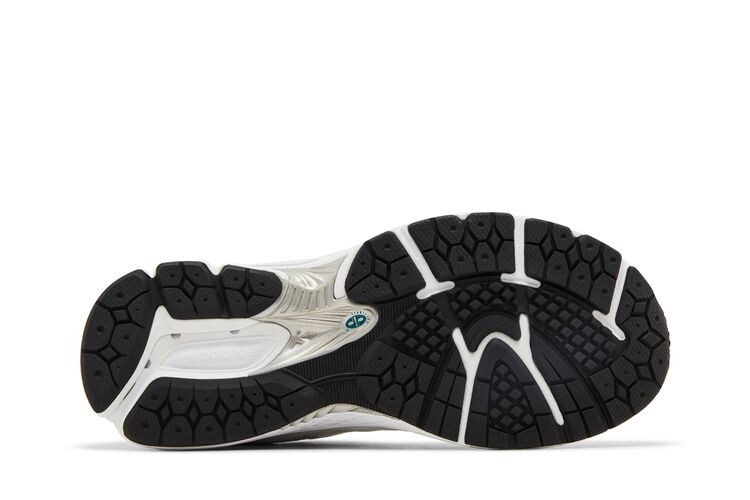 Кроссовки New Balance 2002R Big Kid Quartz Grey Ice Wine, серый — фото 4