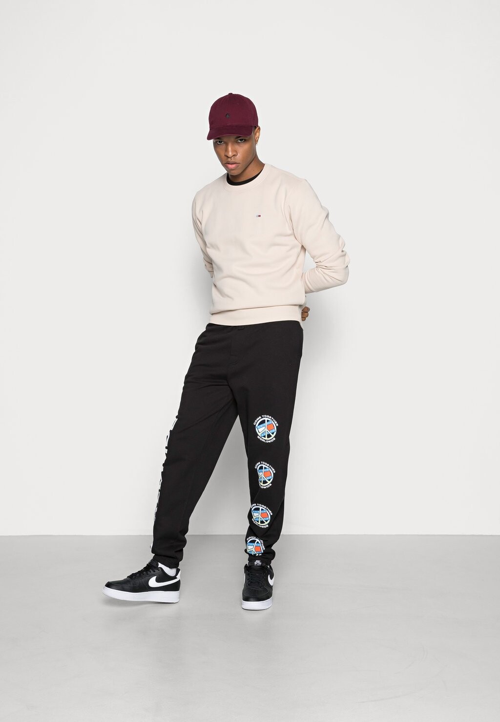 

Спортивные брюки WORLD PEACE SWEATPANT Tommy Jeans, черный