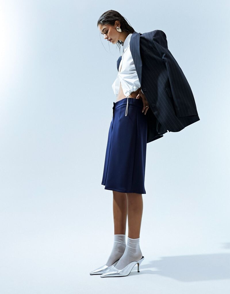 

Темно-синие длинные шорты с аквалангом ASOS DESIGN